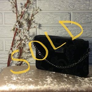 MAX STUDIO Wristlet Clutch